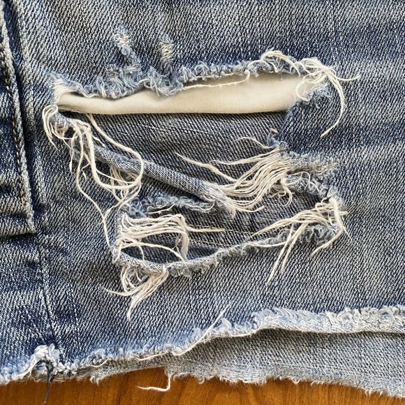 AEO Womens sz 10 Cuff Off Denim Shorts - Picture 3 of 9